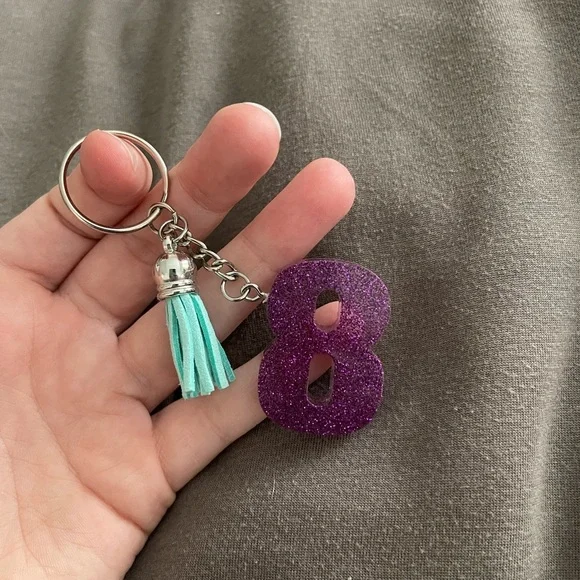 Handmade Number "8" Keychain - Picture 2 of 6